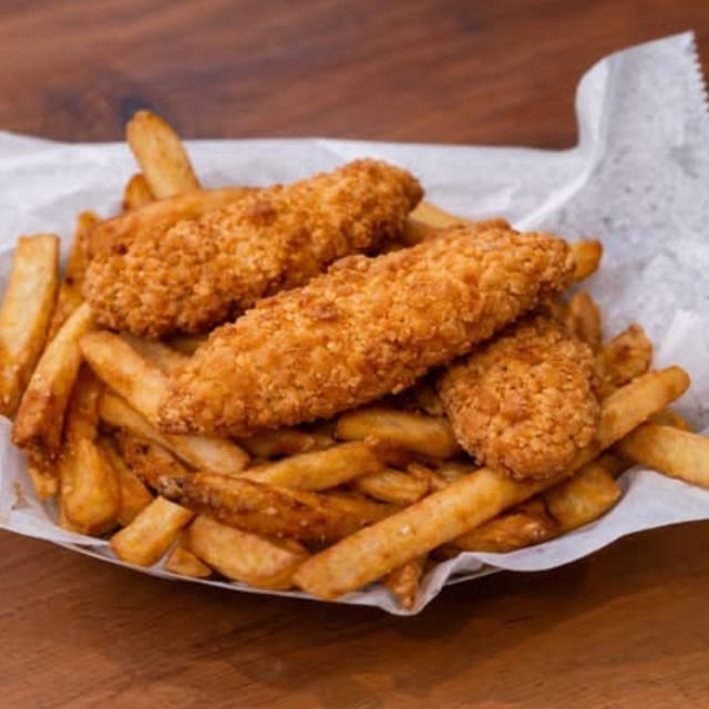 CHICKEN TENDERS (3) WITH FRIES.